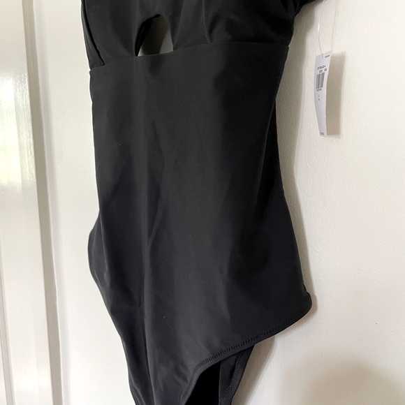 Black One Piece Keyhole Swimsuit - Picture 6 of 6